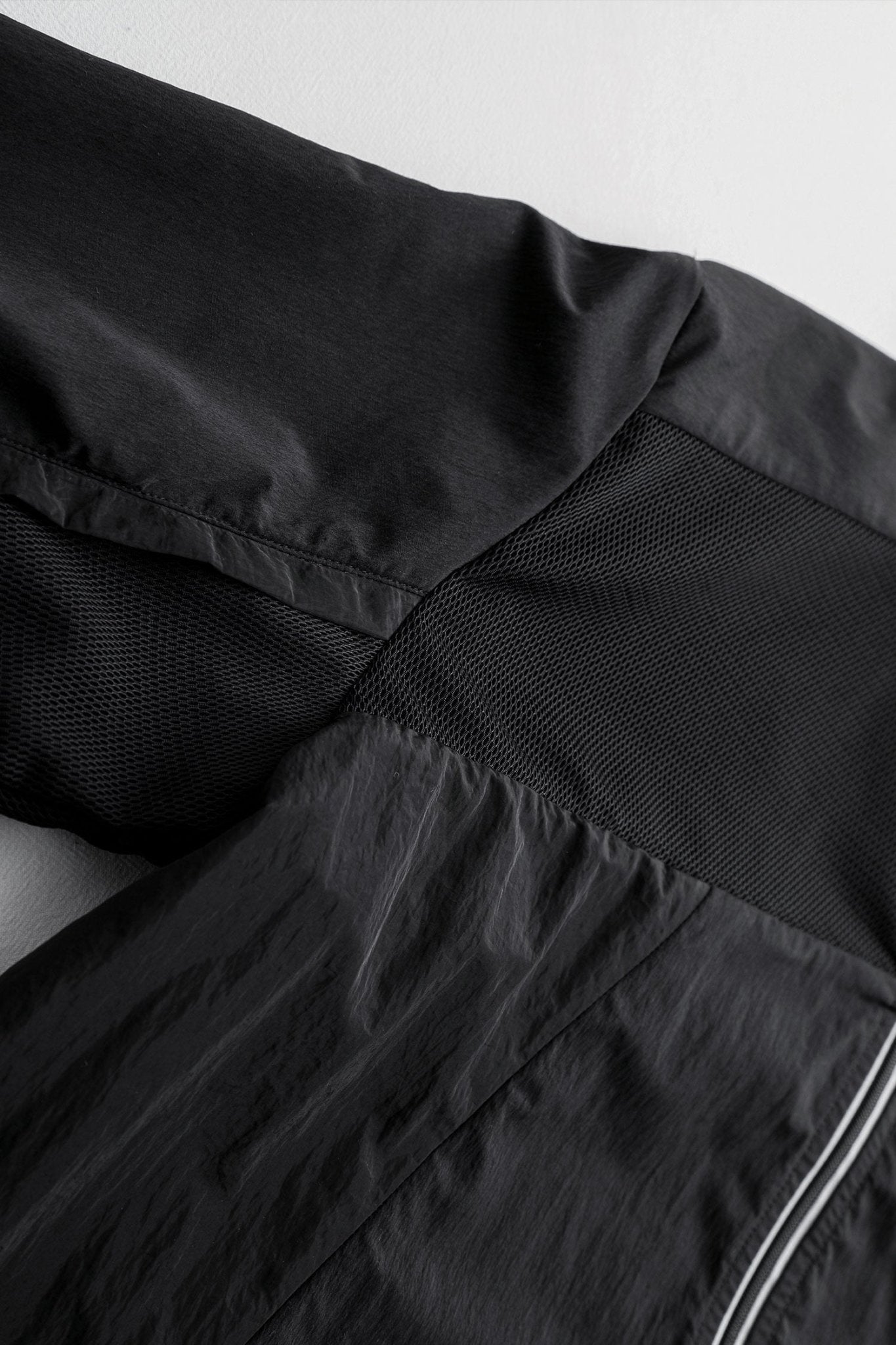 Ridge Lightweight Windbreaker - Magnlens