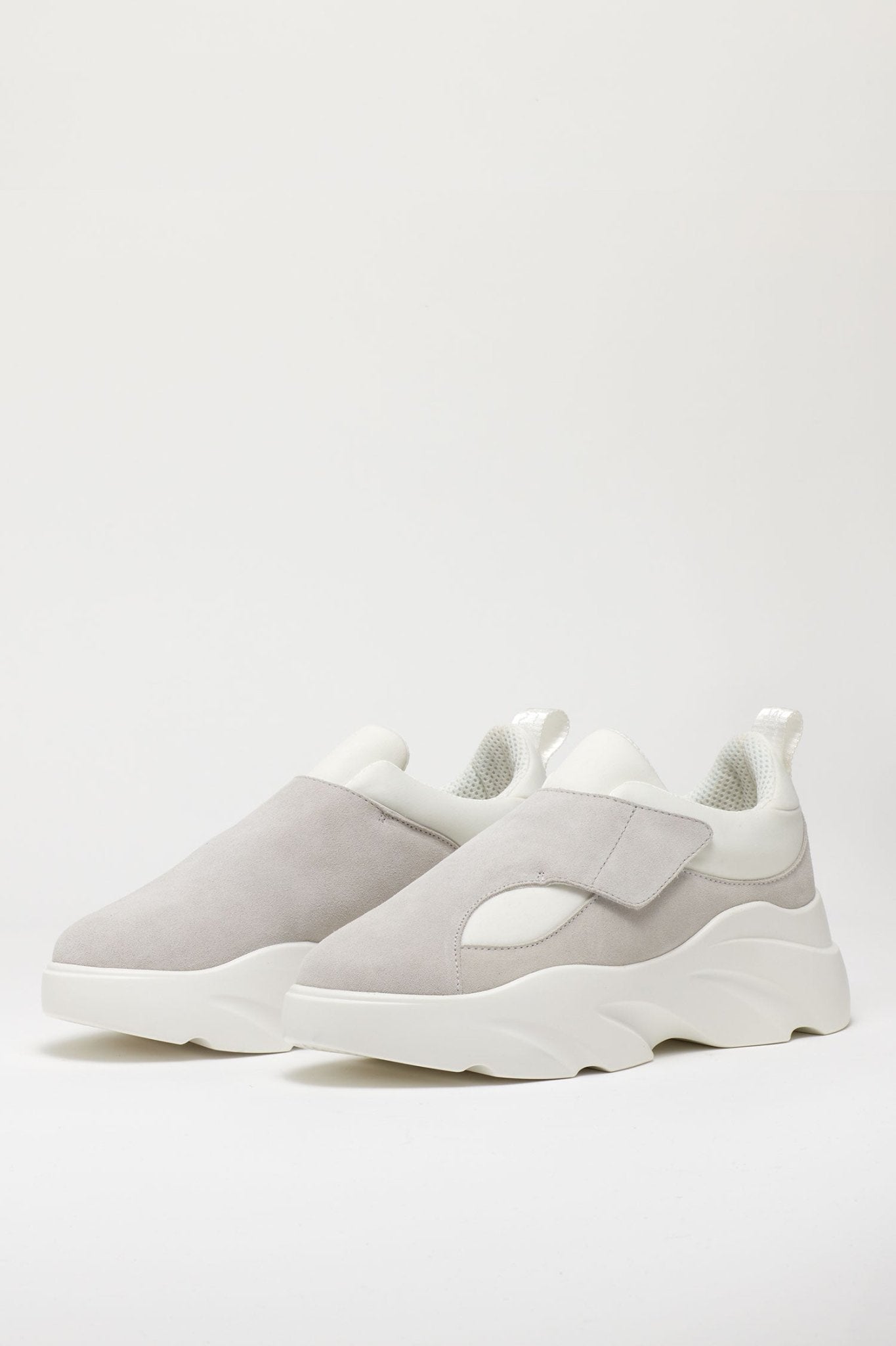 Slip On Sneakers - Magnlens