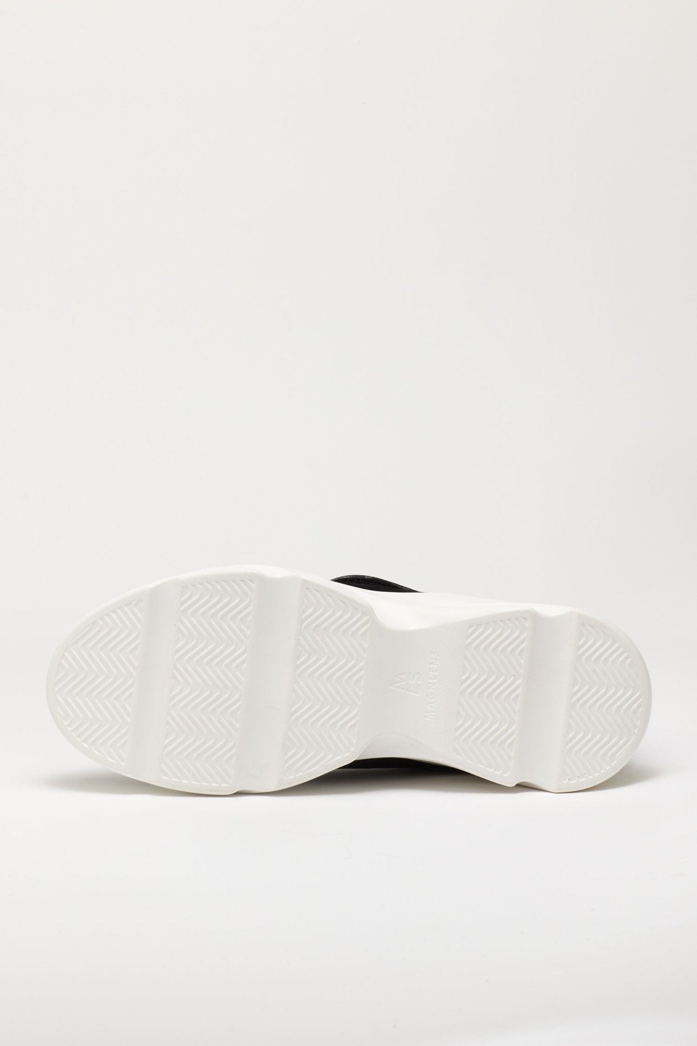 Slip On Sneakers - Magnlens