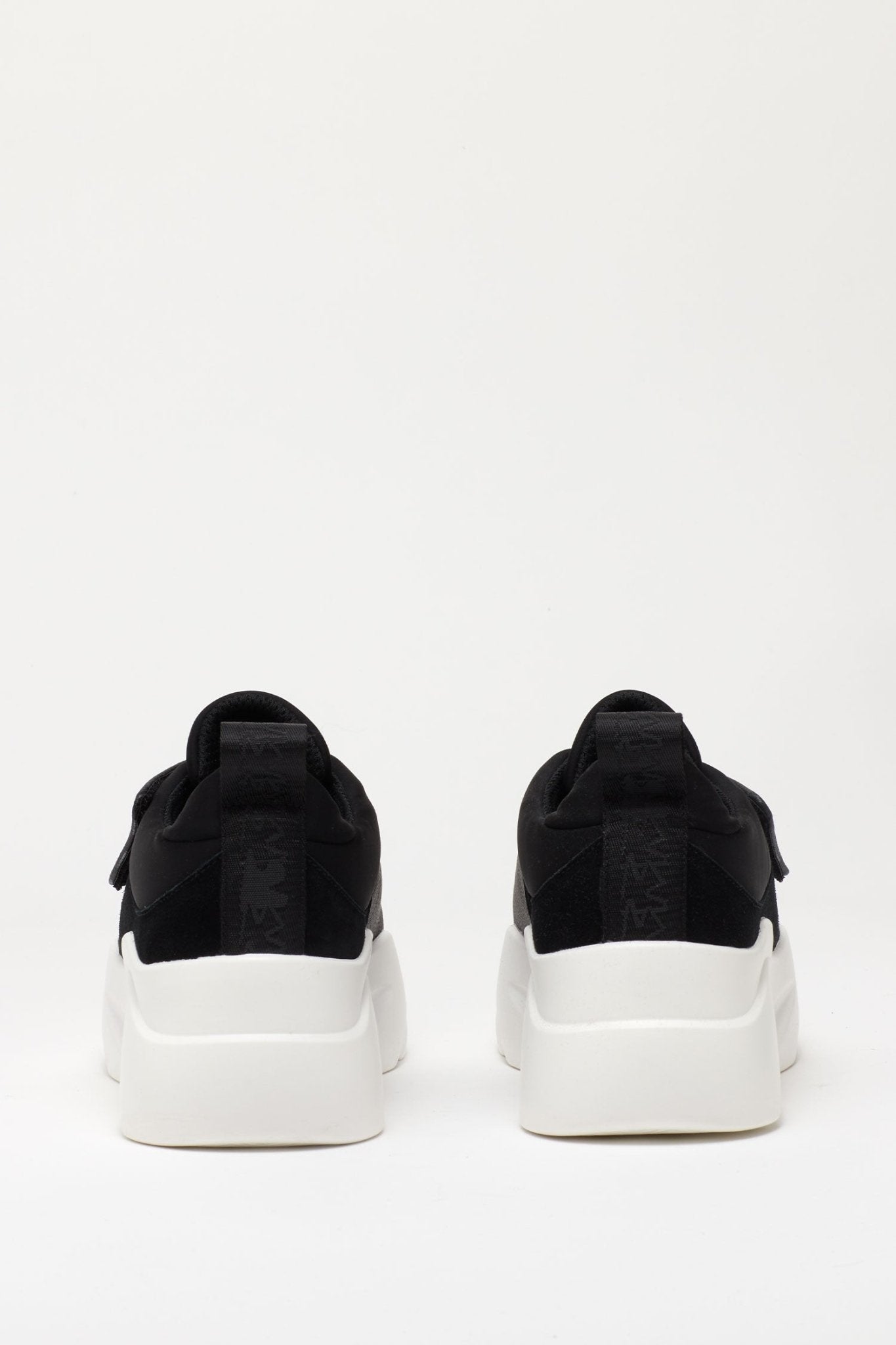 Slip On Sneakers - Magnlens